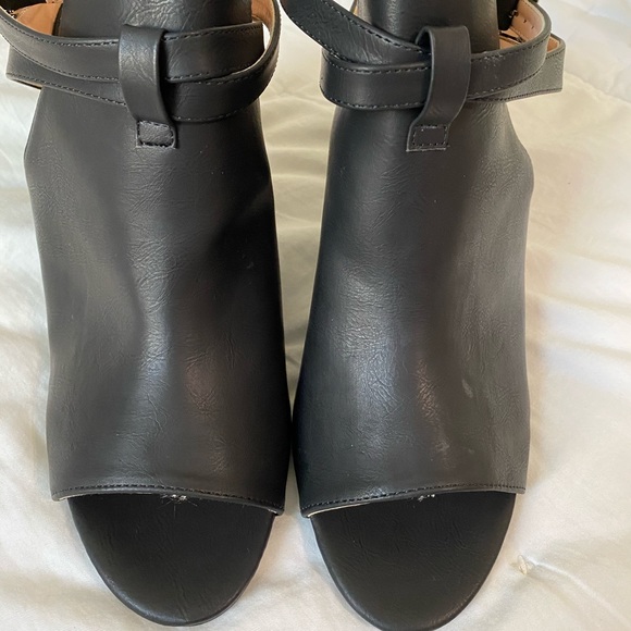 Black open top sling back sandals - size 11 - Picture 2 of 4